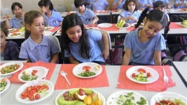 نعمل على إعطاء 30% من احتياجات الطالب الغذائية في المدرسة..فيديو