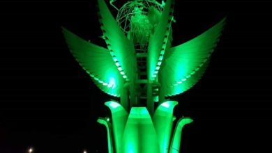 أيقونة السلام بشرم الشيخ تتزين باللون الأخضر احتفالاً باليوم الوطني السعودي