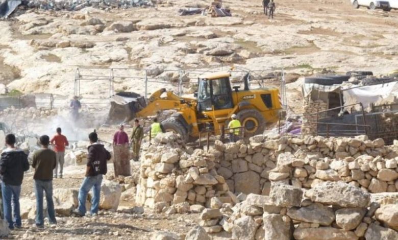 الاحتلال يعتقل 4 شبان من الخليل ويستولي على معدات متنزه