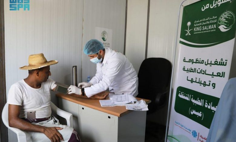 العيادات الطبية المتنقلة لمركز الملك سلمان للإغاثة في الخوخة تقدم خدماتها العلاجية لـ 8.398 مستفيدًا خلال أسبوع