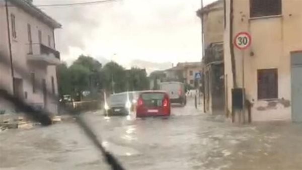 بسبب تغير المناخ .. مصرع 10 أشخاص و4 مفقودين جراء الفيضانات بإيطاليا