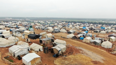 «دخلت مرحلة الخطر».. الكوليرا يتسلل إلى مخيمات شمال سوريا
