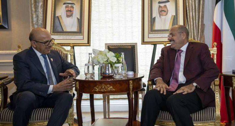 رئيس الوزراء استعرض ووزير خارجية البحرين العلاقات الأخوية بين البلدين