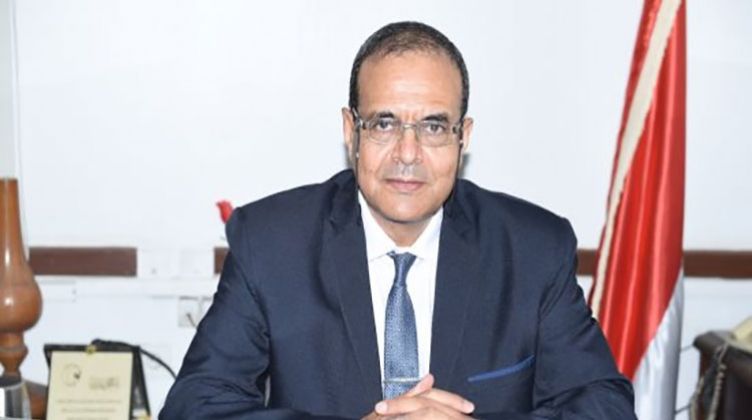 رئيس جامعة سوهاج يهنئ الفلاح المصري بالعيد السبعين