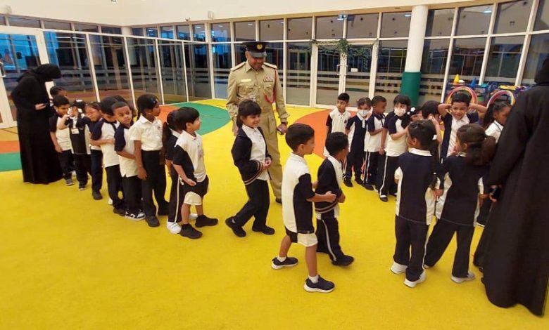 شرطة دبي تواصل نشر التوعية الأمنية في المدارس