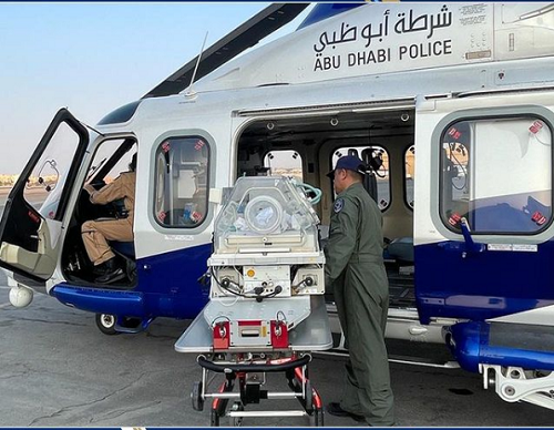 طيران شرطة أبوظبي تنقل طاقماً طبياً لإجراء جراحة لأم عربية