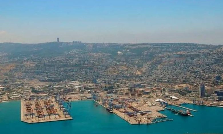 لأول مرة منذ 12 عاما.. سفينة عسكرية تركية ترسو في ميناء حيفا