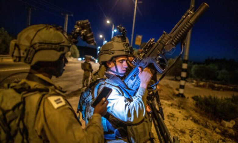 مقتل فلسطينيين اثنين في تبادل لإطلاق النار مع الجيش الإسرائيلي بالقرب من الجدار الفاصل