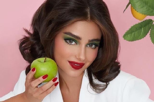 مكياج فستان أخضر للاحتفال باليوم الوطني بأنامل خبيرات التجميل السعوديات