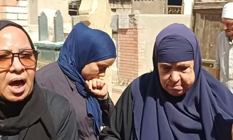 والدة المذيعة شيماء جمال تزور قبرها بعد الحكم بإعدام المتهمين