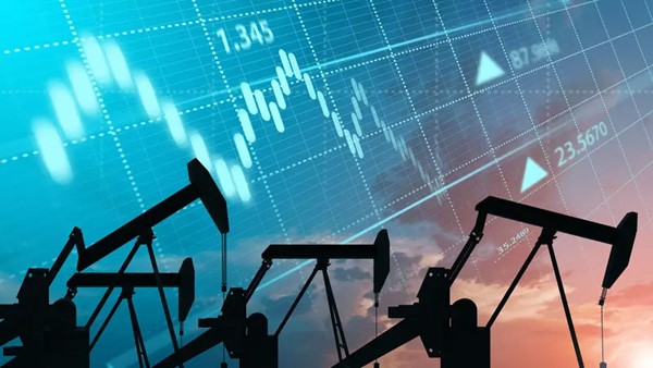 أسعار النفط تتجه لتسجيل أول خسارة فصلية منذ أكثر من عامين