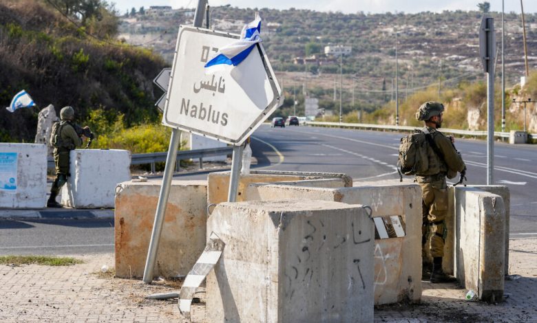 إسرائيل تلغي تصاريح الدخول لأكثر من 150 من أقارب "العناصر الإرهابية" في نابلس