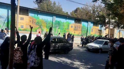 إيران تسرّع الاعتقالات والمدارس تنضم للحراك