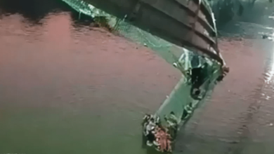 ارتفاع حصيلة ضحايا انهيار جسر للمشاة في الهند إلى 132 قتيلًا