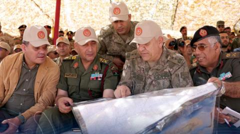 الدبيبة يشرف على مناورة عسكرية غرب ليبيا