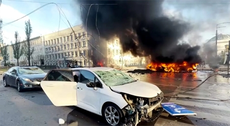 انفجارات ضخمة تدوي في كييف وفيديو يرصد أعمدة الدخان