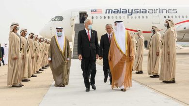 رئيس وزراء ماليزيا يغادر البلاد