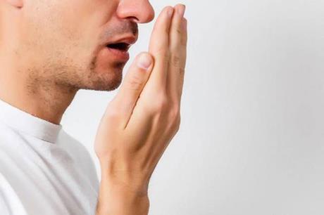 رائحة الفم الكريهة مؤشر للإصابة بـ 3 أمراض