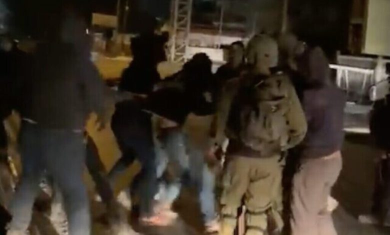 غضب سياسي بعد اعتداء مستوطنين على جنود حاولوا تفريق مظاهرة بالقرب من نابلس