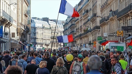 في ظل أزمة وقود.. مظاهرات مرتقبة بباريس لزيادة الأجور ومكافحة الغلاء