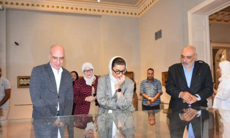 قطاع الفنون التشكيلية يستقبل وزيرة الثقافة والشباب الإماراتية