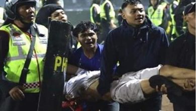 مصرع 127 وإصابة 180 في مباراة كرة قدم بإندونيسيا