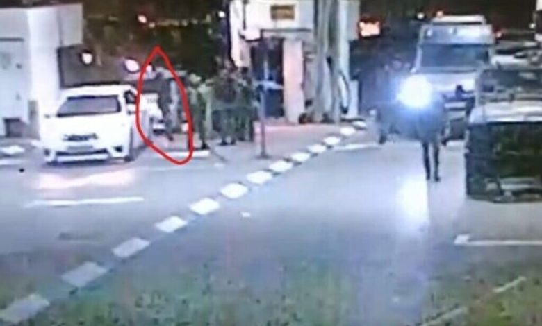 مقطع فيديو يظهر مسلح فلسطيني وهو يطلق النار على حراس نقطة تفتيش في القدس من مسافة صفر