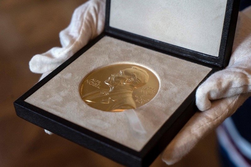 منح نوبل للآداب للكاتبة الفرنسية أني إرنو