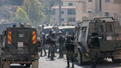 الاحتلال يعتقل 10 فلسطينيين من الضفة بينهم جريح وأشقاء
