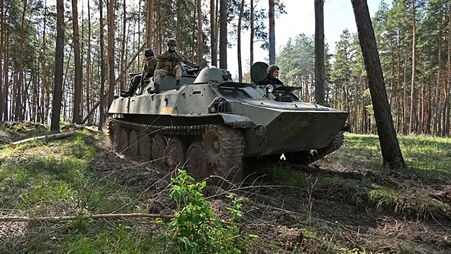 الولايات المتحدة تمول تجديد الدبابات والمضادات الجوية الأوكرانية