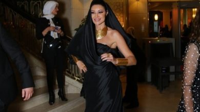 لنجمات العرب يخترن موضة الفساتين الموصولة بأغطية الرأس في مهرجان