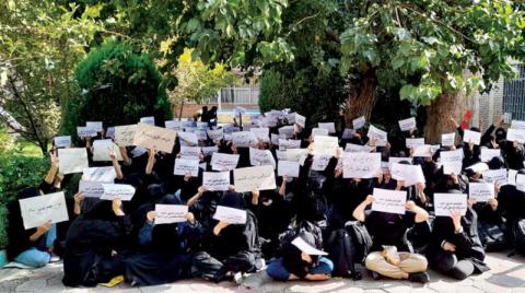 «محاكمات ثورية» تنذر بإعدامات جماعية في إيران