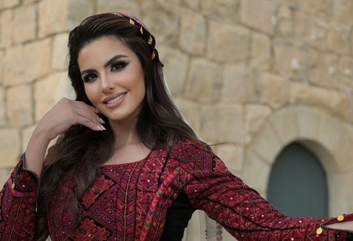 ملكة جمال فلسطين نادين أيوب تفوز بجائزة عالمية