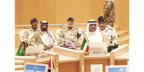 وزير الدفاع دعم التعاون بين القوات المسلحة بدول الخليج