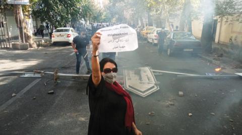 10% من موقوفي احتجاجات إيران نساء