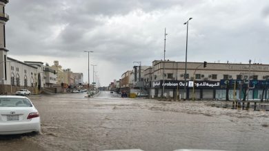 أمطار الفجر تحيل شوارع مكة لبحيرات وتسحب المركبات - أخبار السعودية