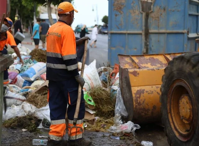 أغلب مجالس المدن عجزت عن أداء مستحقات شركات النظافة العام الماضي وفق وزير الداخلية