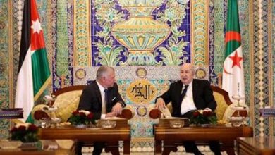 الرئيس الجزائري يقيم مأدبة عشاء رسمية تكريما للملك