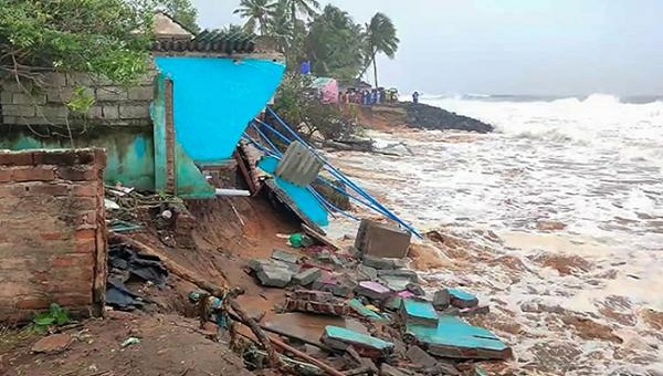 الهند: مصرع 4 أسخاص إثر العاصفة الإعصارية "ماندوس"