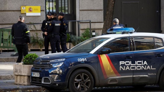 انفجار رسالة مفخخة وإبطال مفعول اثنتين مرسلتين لسفارات ومسؤولين في إسبانيا
