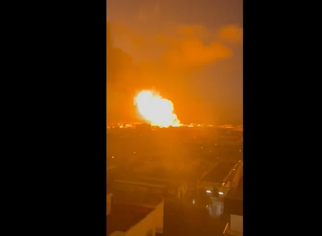 انفجار قوي بالمحمدية بعد اندلاع النيران في محطة لتخزين الغاز (فيديو)