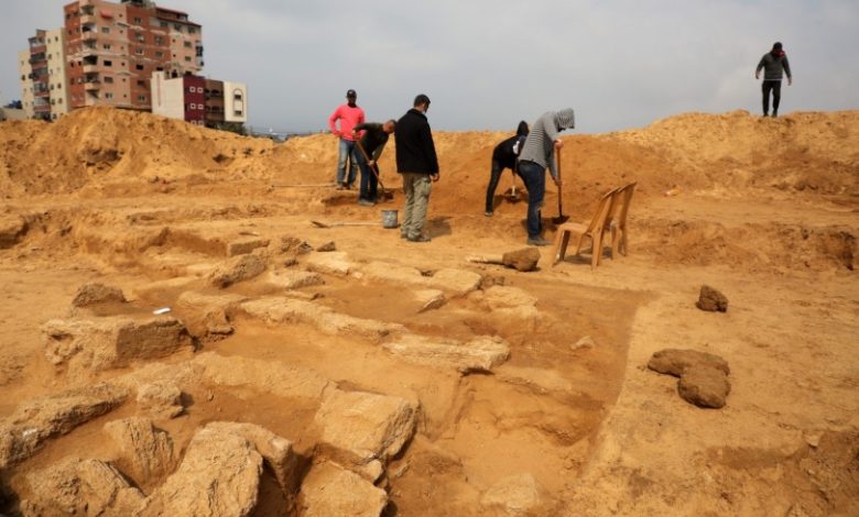 بدء مشروع التنقيب الأثري في المقبرة الرومانية شمال غزة