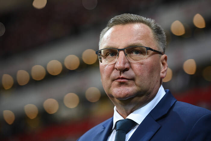 بولندا تقرر عدم التجديد لمدرب المنتخب