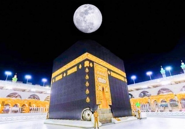 “فلكية جدة”: تعامد القمر الأحدب المتزايد على الكعبة المشرفة غدًا