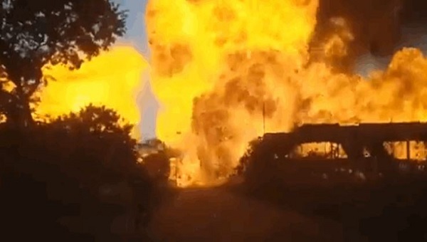 مصرع 10 أشخاص إثر انفجار ناقلة وقود شمالي جنوب إفريقيا
