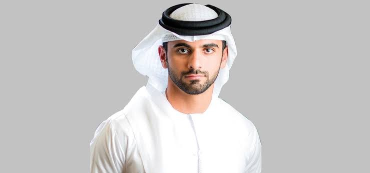 منصور بن محمد يعطي شارة انطلاق "رالي دبي الصحراوي"