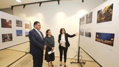 نائب أمين عمان يفتتح معرض الصور للأرمينية موفسيسيان