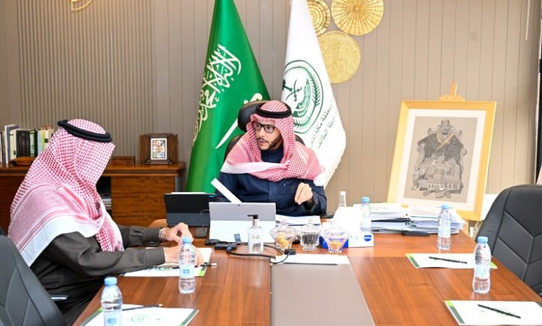 محافظ الطائف يلتقي مدير مكتب وزارة البيئة والمياه والزراعة - أخبار السعودية