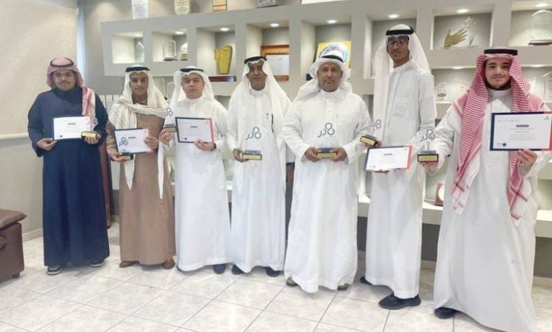 «تعليم مكة» يكرم طلاب ثانوية الحسين - أخبار السعودية