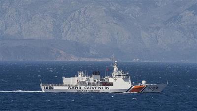 خفر السواحل التركي يبعد بطلقات تحذيرية دورية يونانية تحرشت بقوارب صيد في بحر إيجة